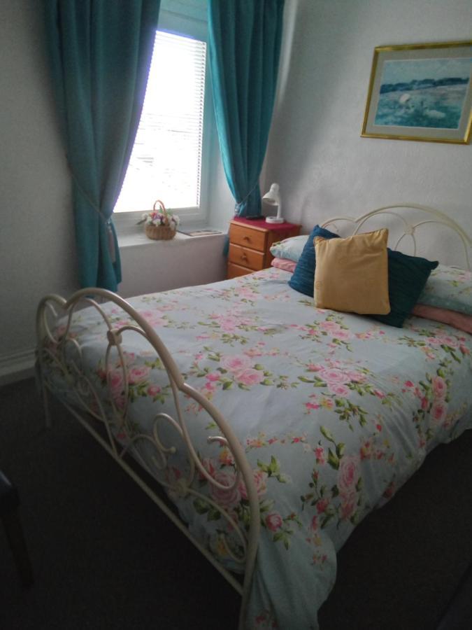 Applebys Guest House Холихед Экстерьер фото